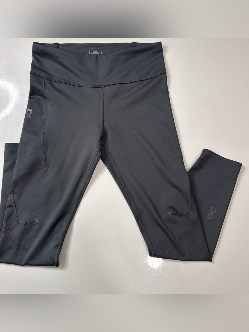 ON Running Run On Cloud Women’s Long Tights Small Grey Color A030626